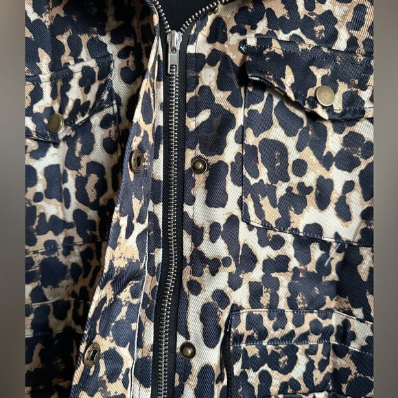 NWT Women’s 2 piece Leopard Animal Print Vest with Long Sleeve Tee - Small - Picture 6 of 8